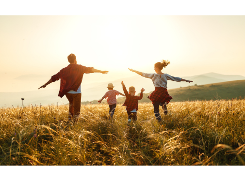 Vacances en colo ou séjours en famille : la Caf peut vous aider !