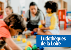 Des enfants jouent dans une ludothèque