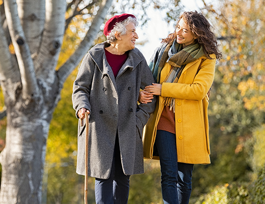 Deux femmes se promenant