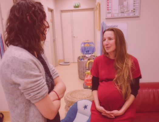  Reconversion Travailleur Social : Rejoignez ces métiers qui recrutent dans la petite enfance 