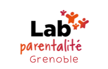 Logo du Lab Parentalité avec les personnages Caf et la précision du lieu à Grenoble