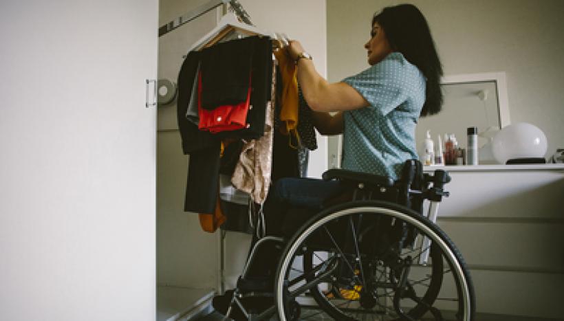 femme en fauteuil roulant