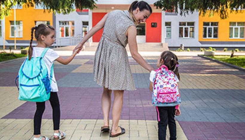 maman avec ses deux filles
